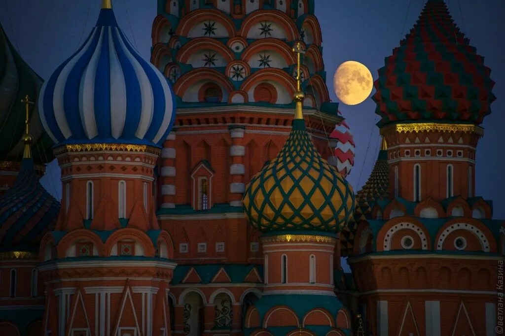 Купола красной площади. Храм василия блаженного в москве (храм покрова на рву). Маковка собора василия блаженного. Купола красной площади. Купола собора василия блаженного.