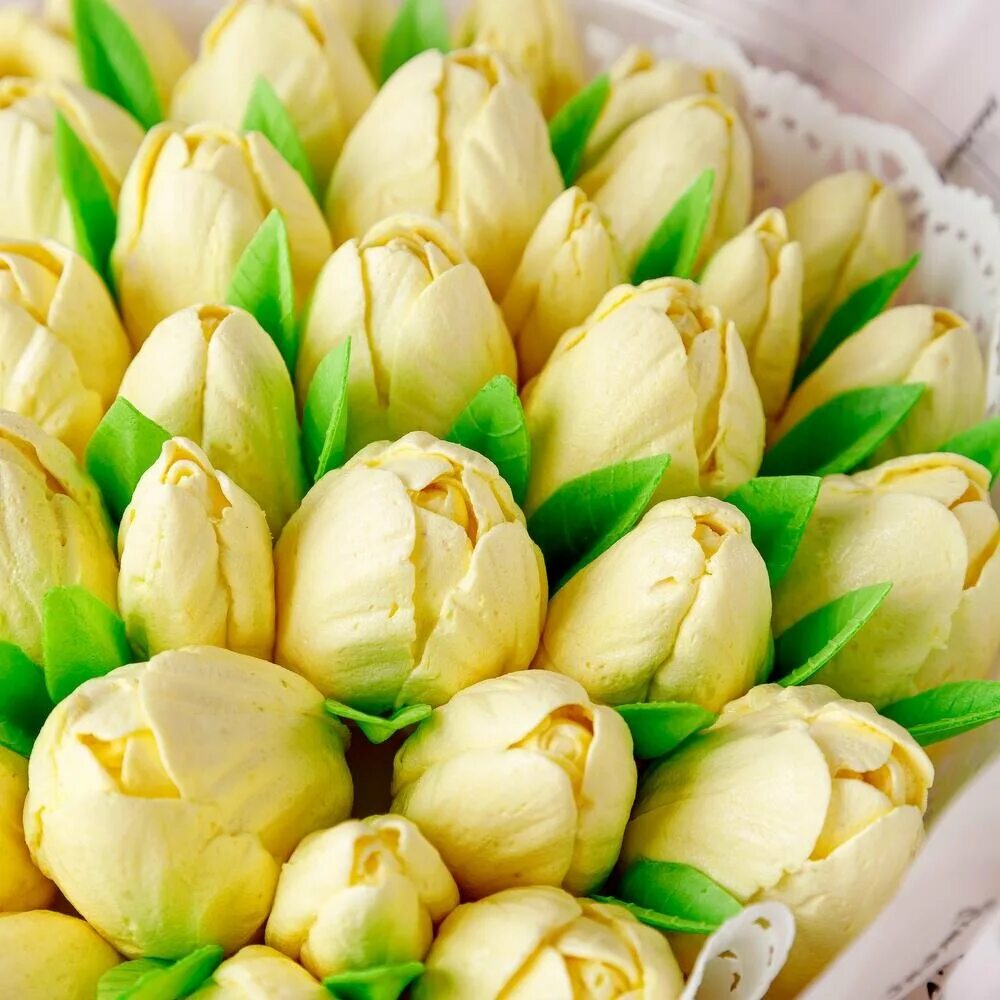 Зефир для тюльпанов малиновка. Букет зефирных тюльпанов. Букет из зефирных тюльпанов. Зефир тюльпаны. Букет из зефирных тюльпанов.