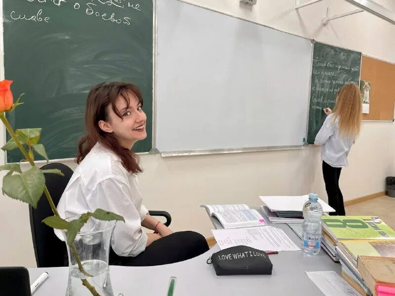 дети на перемене. школа из мультика. стих первоклассника про школу. стих про школу для дошкольников. целый день была в школе.