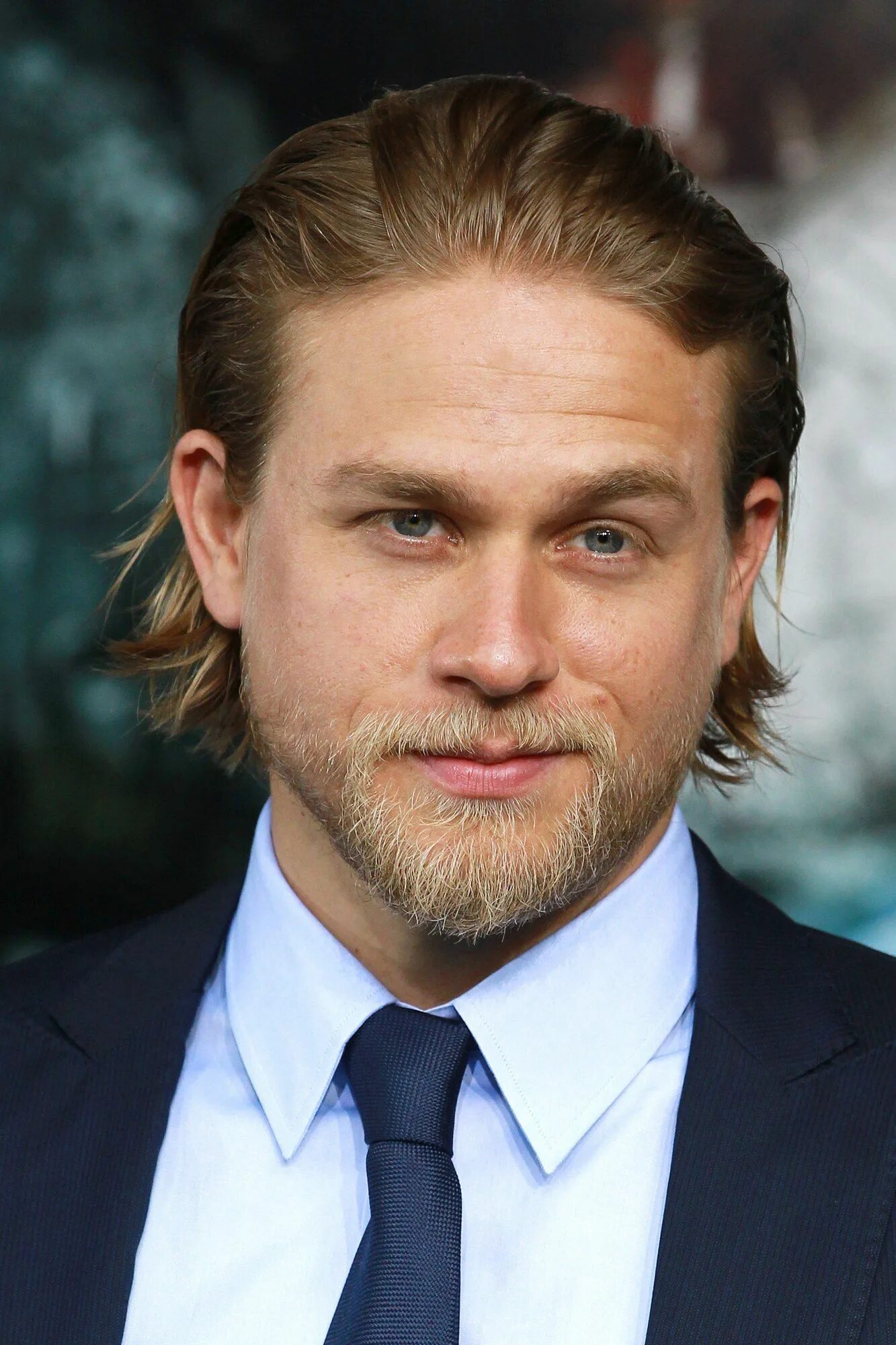 Charlie hunnam. Charleya Hannem. Ханнэм Чарли Ханнэм. Чарли Ханнэм фото.