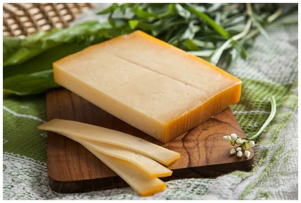 Сыр la paulina твердый goya 40%. Сыр твердый. Типа пармезан. Сыр ичалки пармезан твердый 36%. Типа пармезан.