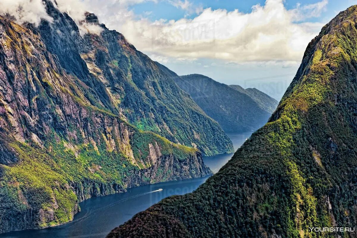 New zealand two islands. Национальный парк Фьордленд. Фьордленд новая Зеландия. Заповедник Фьордленд новая Зеландия. Милфорд саунд новая Зеландия.