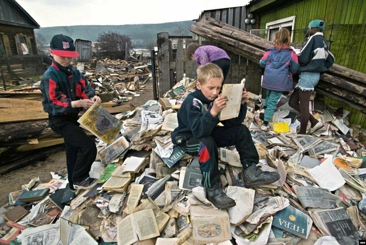 Нищета в России. Богатые и бедные дети. Бедные дети России. Бедность в России дети. Дети в нищете