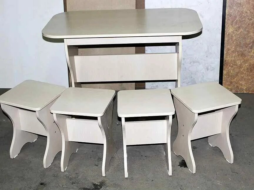 Стол со-4. Авито Омск табуретки. Авито Омск столы кухонные и стулья. Стол и стулья для кухни авито Омск.
