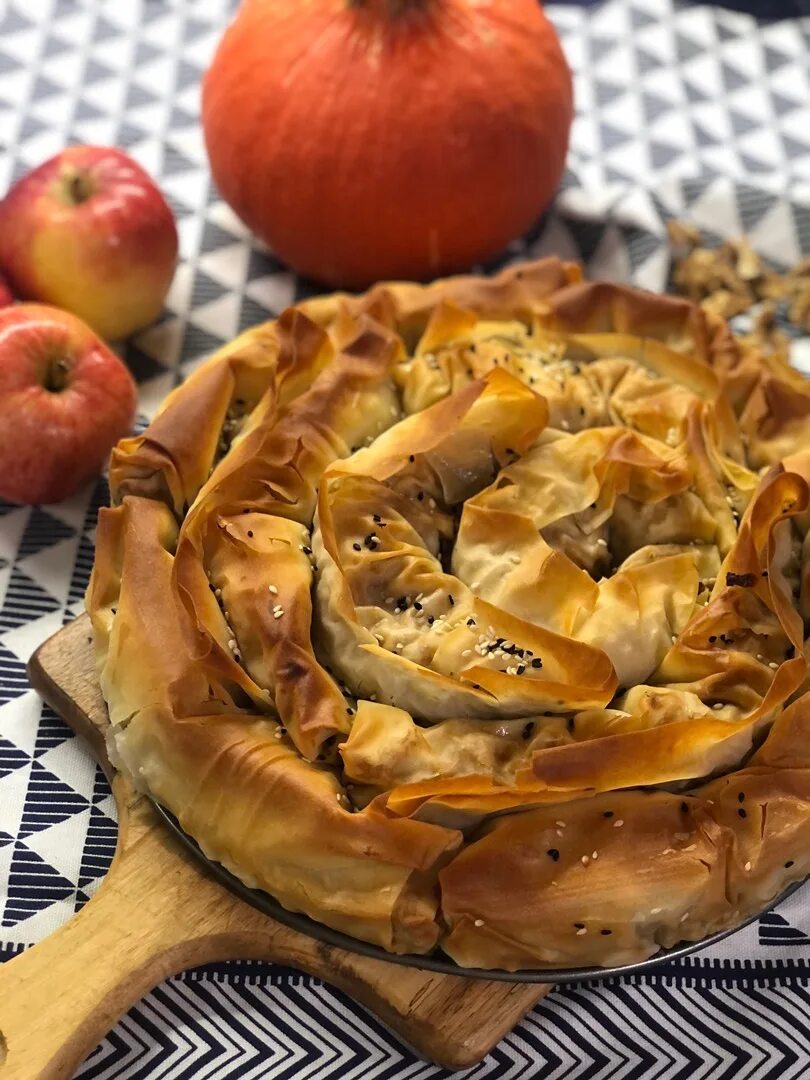 Болгарская баница с брынзой. Торт из теста фило. Крустад. Гасконский яблочный пирог. Гасконский яблочный пирог.