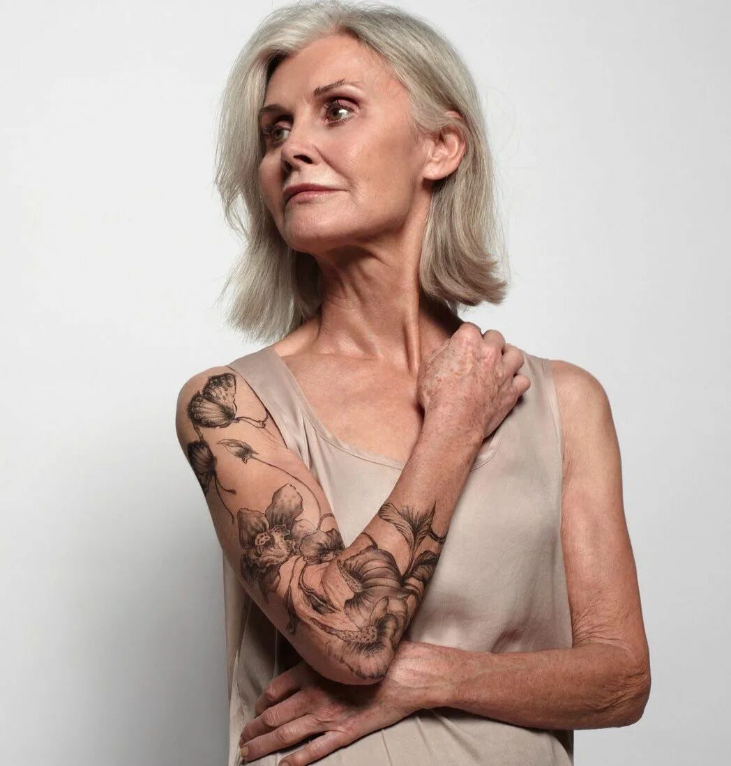 Body Art Old women with tattoos, Tattoo people, Old tattooed people