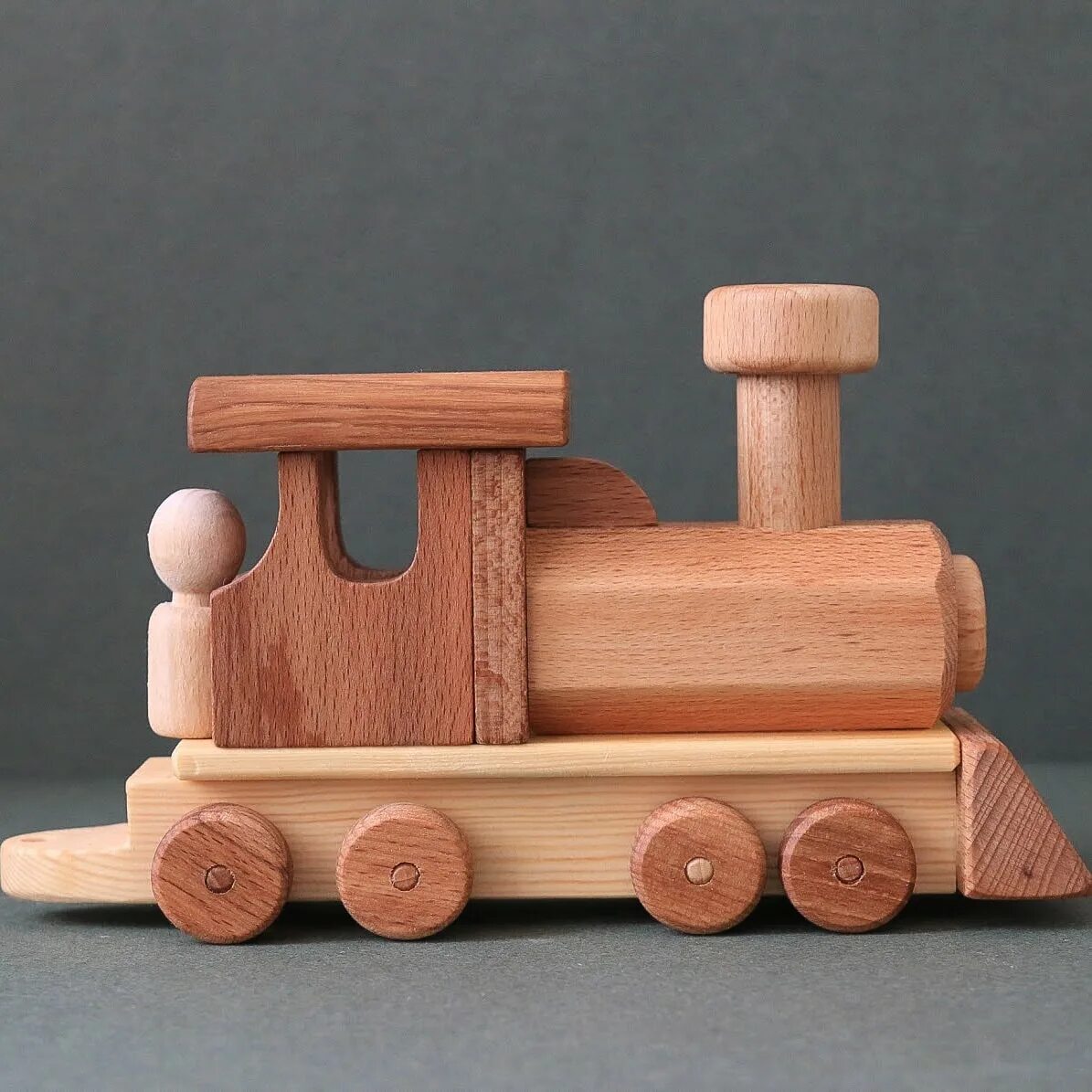 Деревянная игрушка где. Деревянные игрушки. Деревянный паровозик. Игрушки из дерева. Игрушки из древесины.