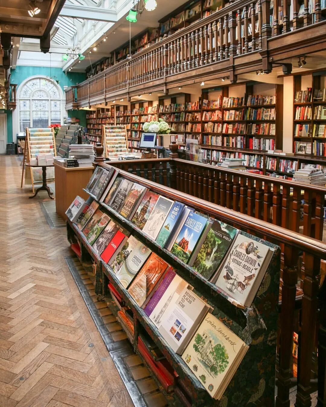 Самые популярные книжные магазины. «Daunt books Marylebone» Лондон книжный магазин. «Daunt books Marylebone», Лондон, Великобритания. Книжный магазин Foyles в Лондоне. Самый старый книжный магазин в Лондоне.