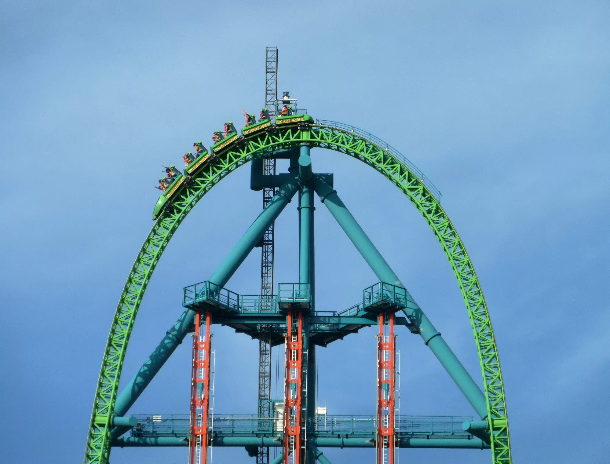 Kingda ka, Six Flags great Adventure, Нью-джерси, США. Kingda ka аттракцион. Kingda ka в Нью-джерси. Американские горки в Нью джерси.