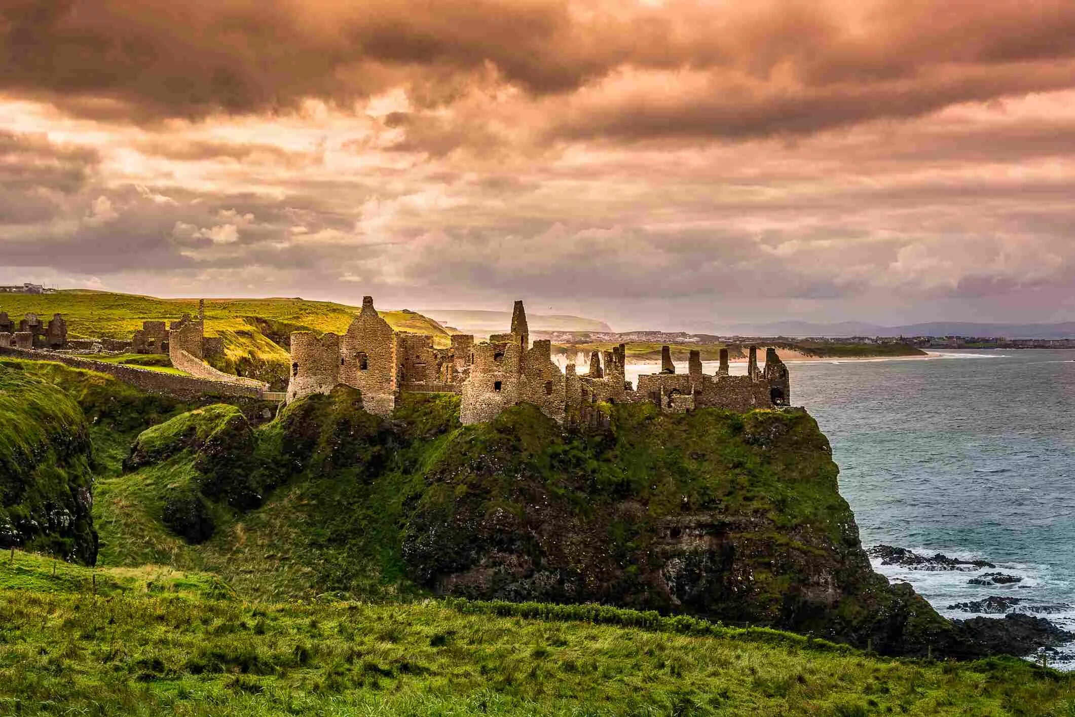 Ireland area. Замок Данлюс Северная Ирландия. Графство Антрим Северная Ирландия. Замок Данлюс. Графство Антрим.. Замок Данлюс (Антрим, Ирландия).