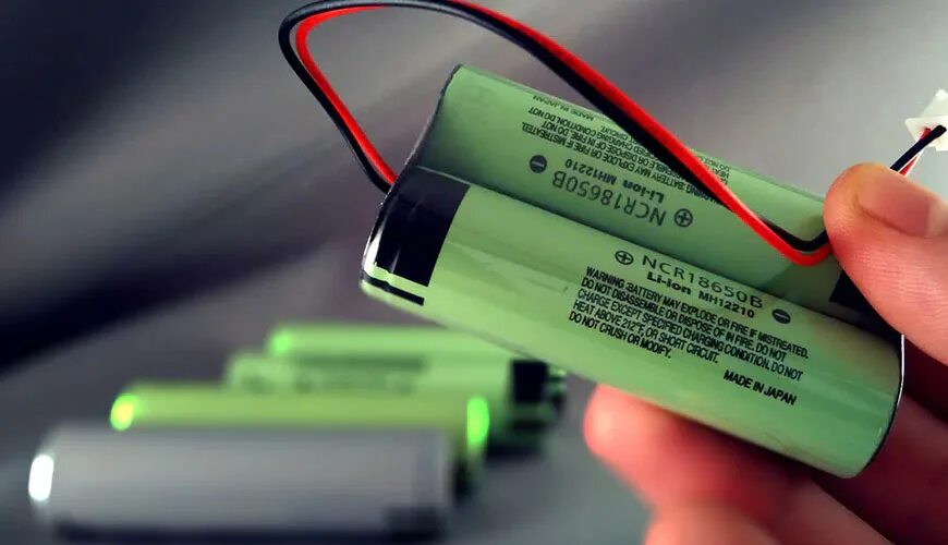 Можно ли считать литий ионными аккумуляторами. 18650 Battery Pack. Lithium ion Battery. Литий-ионная аккумуляторная батарея для телефона. Li ion Battery e.