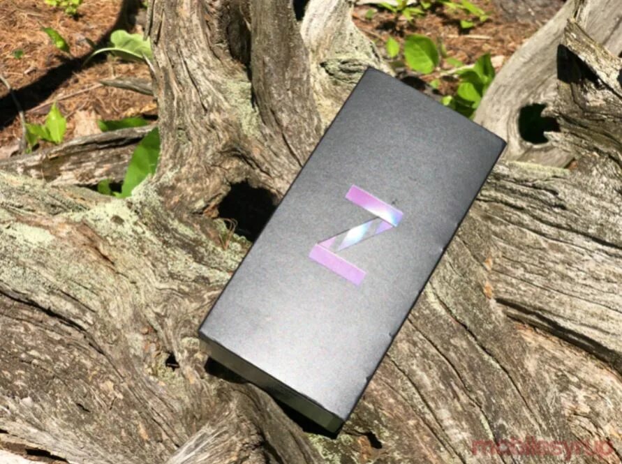 Galaxy z flip5 maison margiela edition. Z Flip комплектация. Galaxy z Flip коробка. Z Flip дешевый. Кастомизация кольца для z Flip 3.