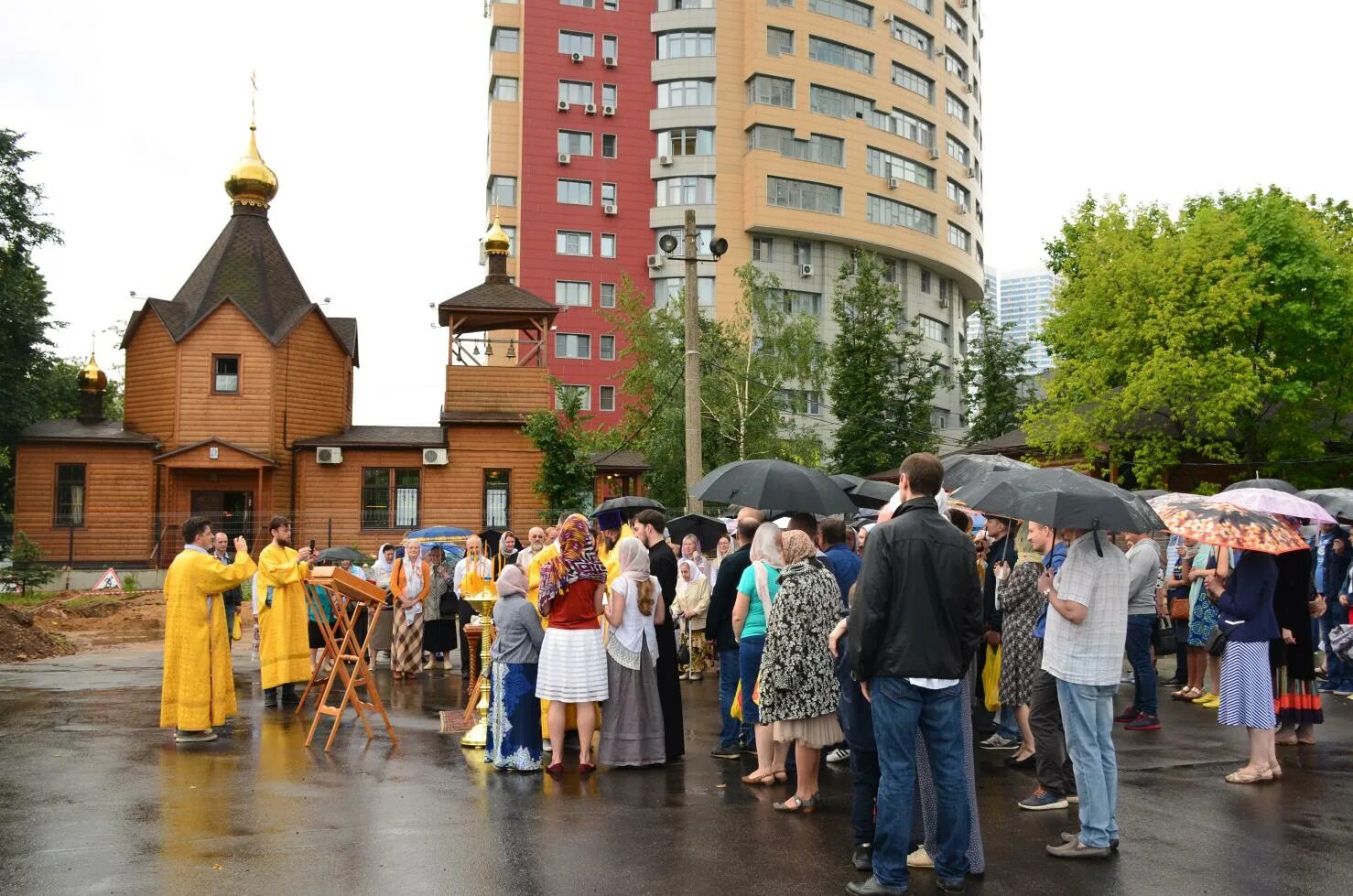 Храм св гермогена в гольяново. Церковь ермогена в чертаново. Храм ермогена в гольяново. Храм ермогена в чертаново. Храм гермогена гольяново.