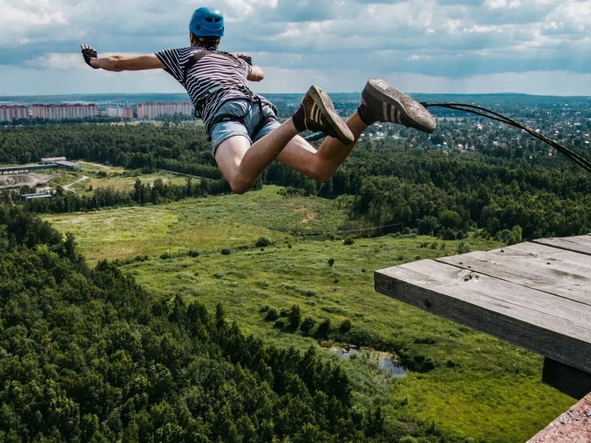 Всемирный день прыжка. В прыжке. Роупджампинг. Прыжки с веревкой Самара.