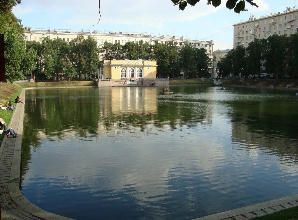 Москва Патриаршие пруды Булгаков. Вспольный переулок Патриаршие пруды. Патриаршие пруды 15. Патриаршие пруды станция метро. Патриаршие пруды камеди