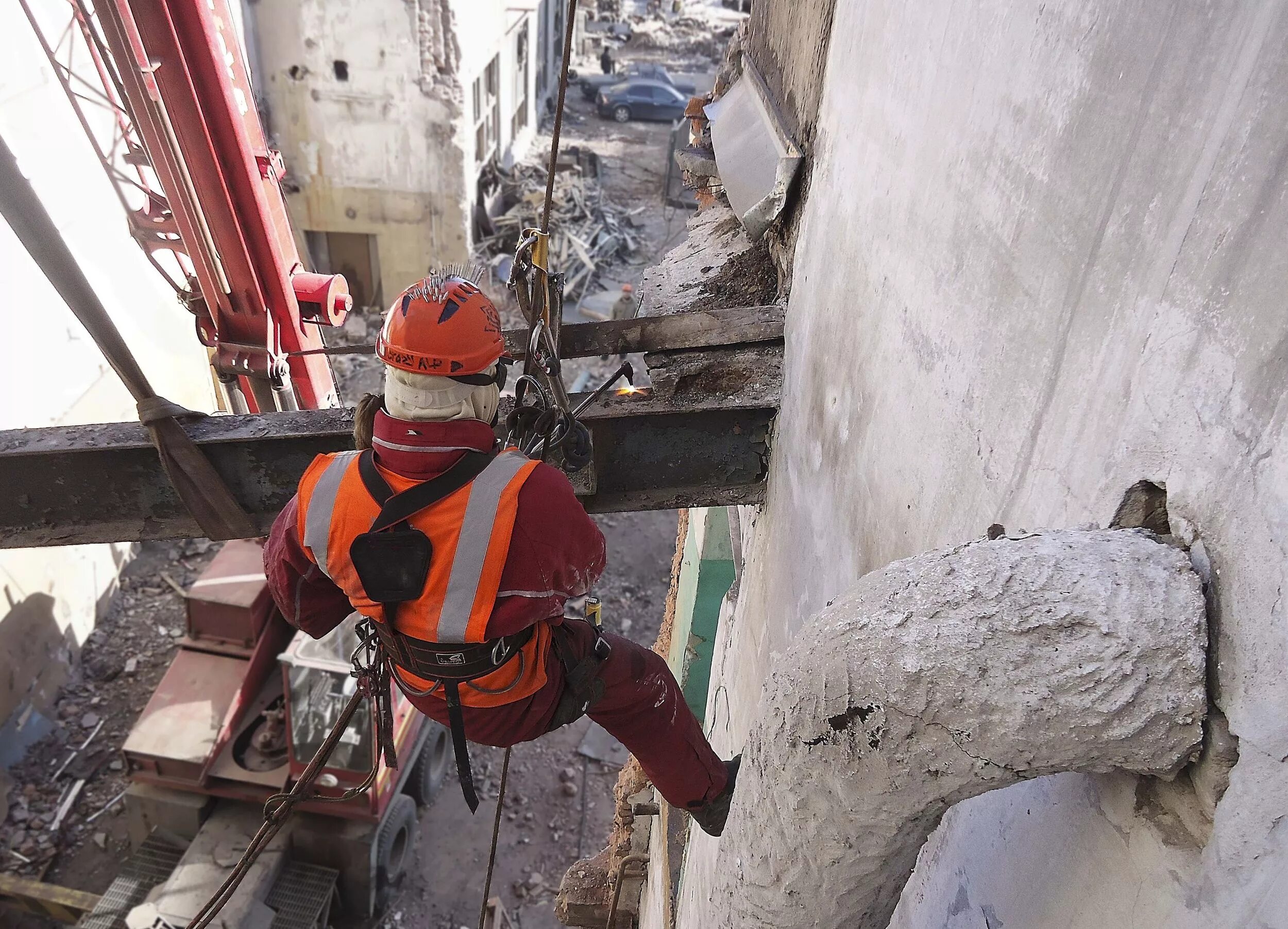 демонтаж гипсокартона. промышленный демонтаж. демонтажная техника. демонтаж штукатурки. демонтаж кровли.