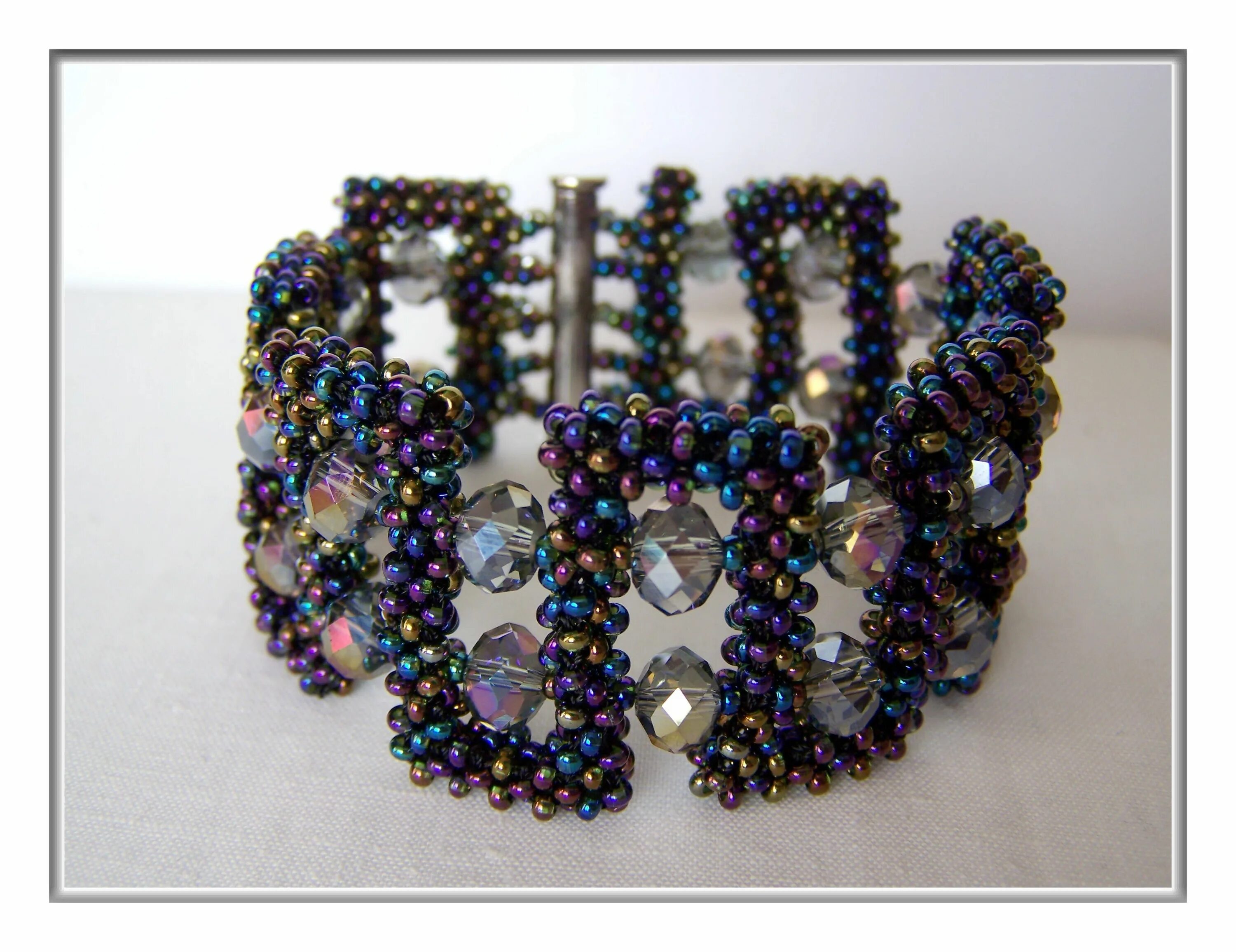 Браслет квадратный жгут. Бисер квадратный жгут. Браслет квадратный жгут. Колье из квадратного жгута. Бисер браслет.