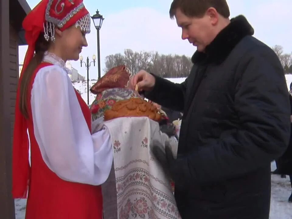 Встреча гостей хлебом-солью Сизьма. Хлеб соль встреча гостей. Встреча с хлебом и солью. Встреча гостей с хлебом. Почему встречали хлебом солью на руси