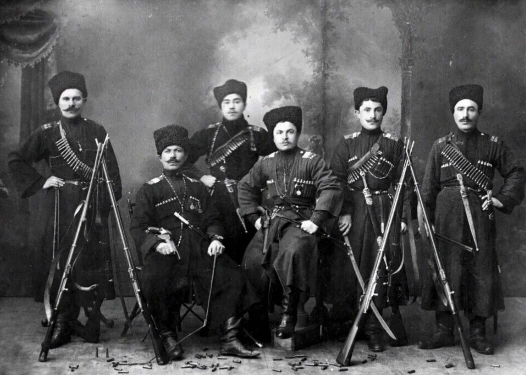 Дагестанец кумык. Кто такие кумыки. Национальные костюмы дагестана даргинцы. Кто такие кумыки. Дагестан национальные костюмы аварцев.