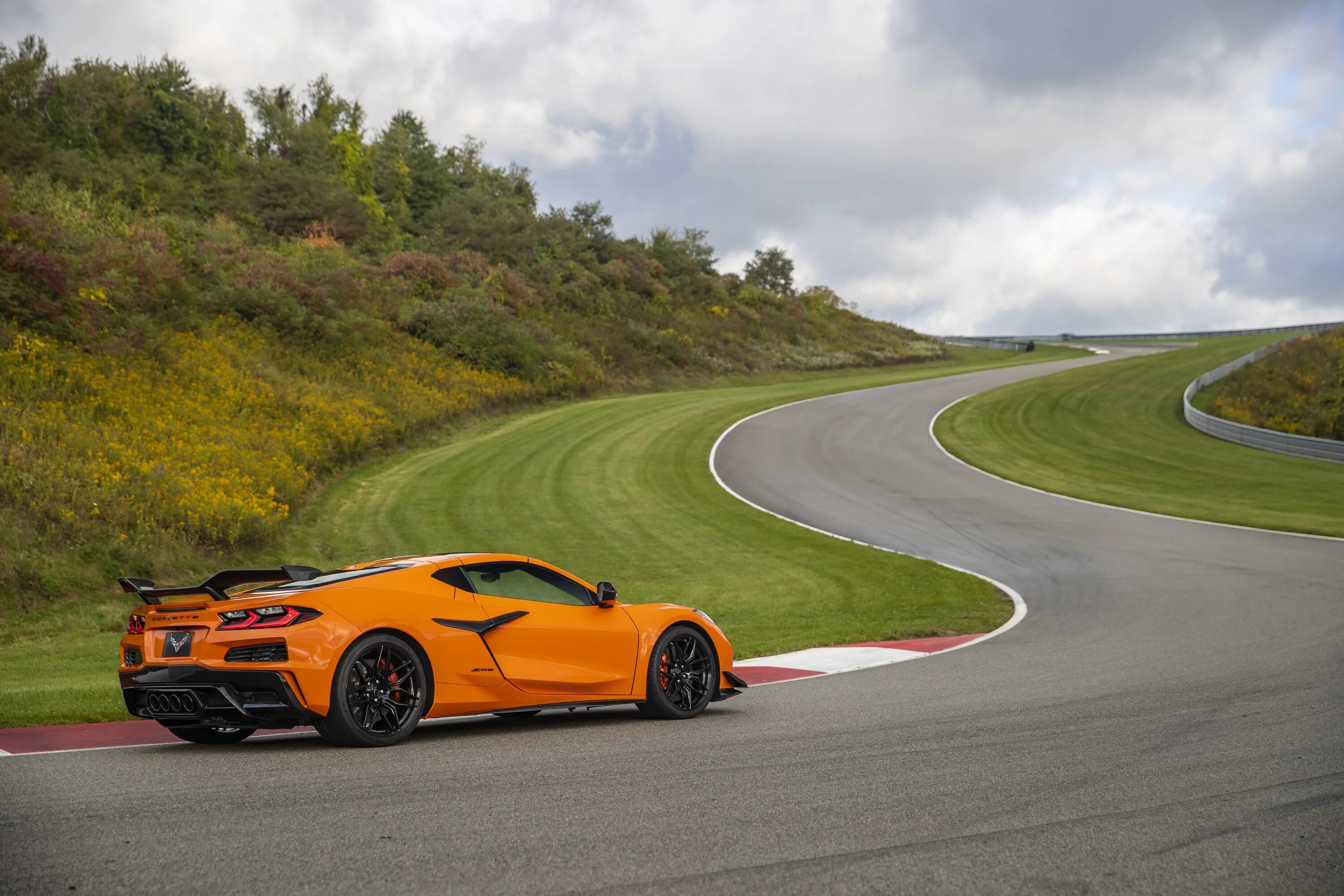 Корвет 2023. Chevrolet Corvette 2023. Chevrolet Corvette z06 2023. Chevrolet Corvette 2023 оранжевый. Chevrolet Corvette Stingray 2023.