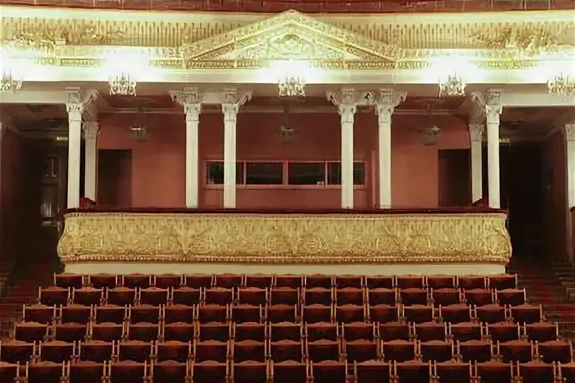 Театр пушкина бельэтаж. Бельэтаж русского театра владикавказ. бельэтаж на володарского. бельэтаж во владикавказе.