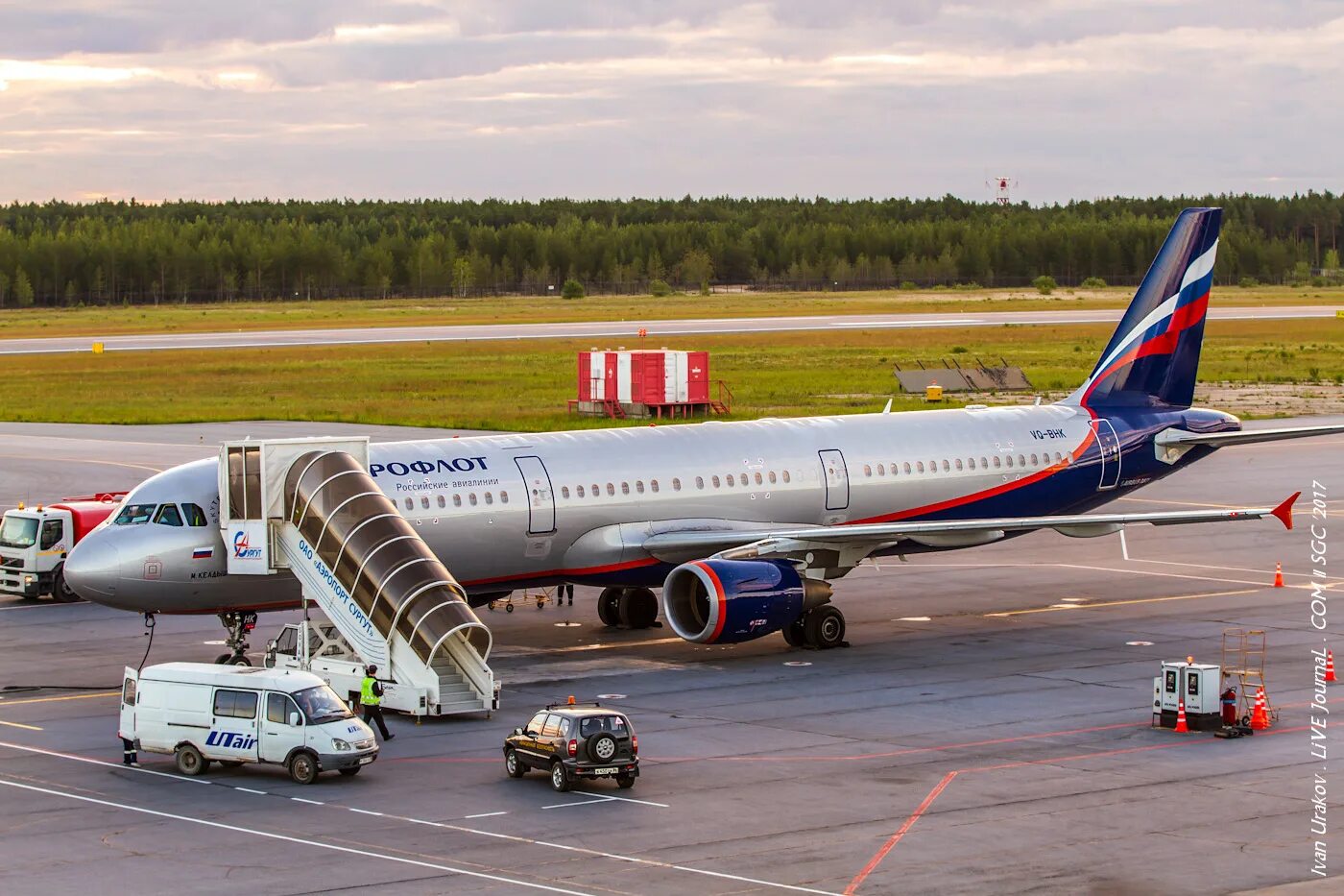 Отзывы самолетов россии. 737 Российские авиакомпании. Boeing 737 Россия. Boeing 737-8gu. Боинг 737 МАУ.