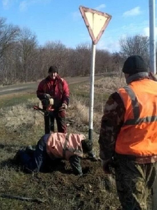 Погода в яшалте на 14 дней. Яшалта Калмыкия. Блогеры и дороги Калмыкия. Дорожные знаки Калмыкии фото. Яшалта фото.