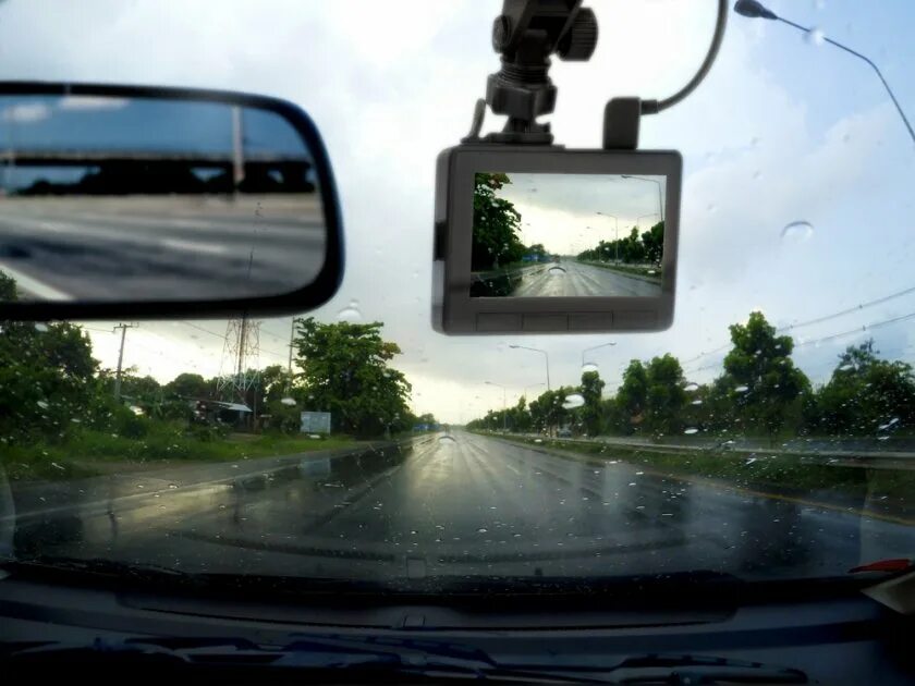 M820 Dashcam. Автомобильная видеокамера. Камера для автомобиля. Машина с камерой.