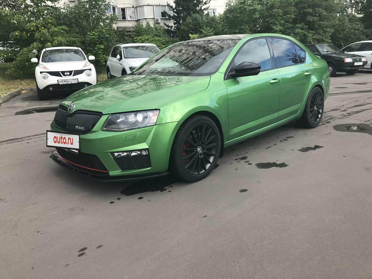 Skoda octavia rs 2.0 amt. Skoda Octavia RS Green 2014. Skoda Octavia лифтбек зелёный. Зеленая матовая Шкода РС.