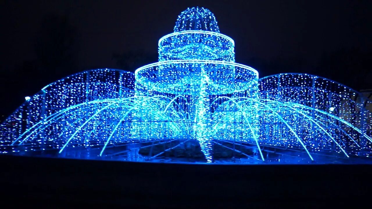 Светящийся фонтан в пустыне. Фонтан арт. Фонтан в карабаше челябинской. Световой фонтан. Светящийся фонтан в санкт петербурге у адмиралтейства.