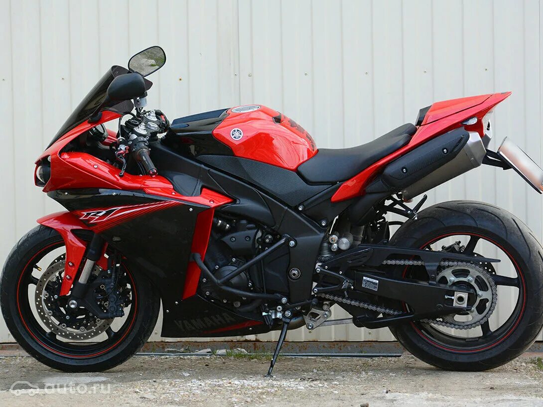 Купить мотоцикл в москве бу на авито. Yamaha YZF r1 2013. Yamaha r1 Red. Yamaha r1 красный. Yamaha r1 2007 красный.