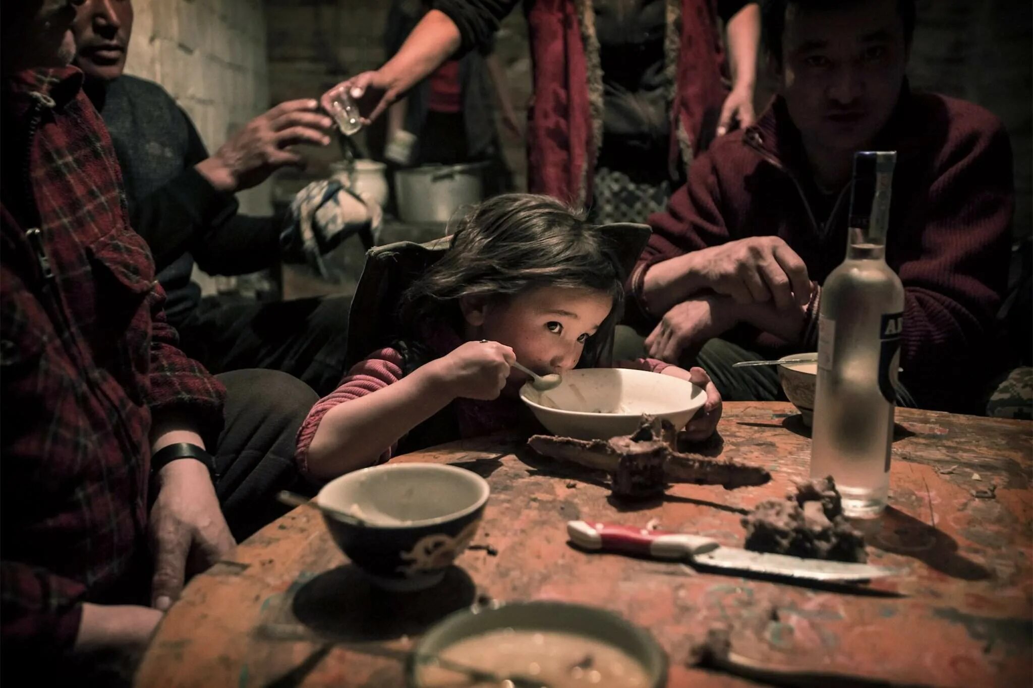 Казахстан казахи. Праздник наурыз в казахстане. Деревенские казахи. Ногайцы верещагин. Помощь казахов.