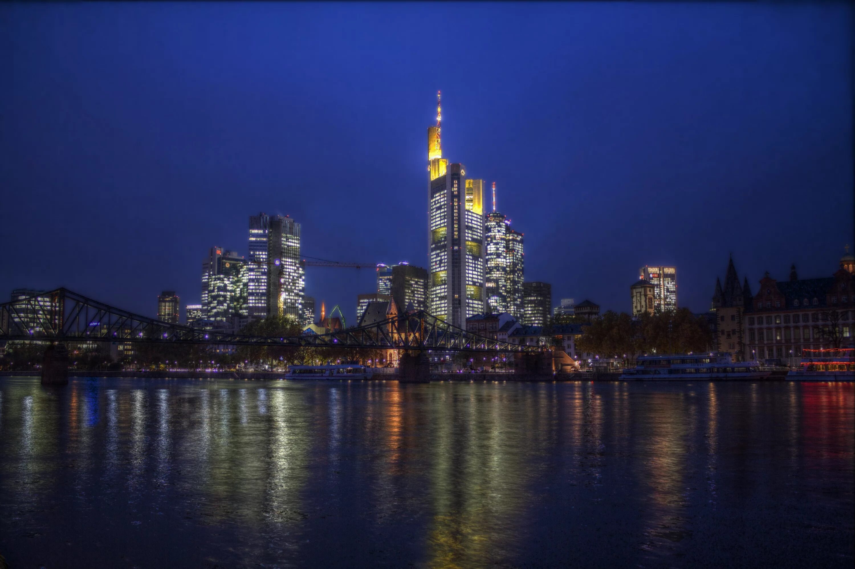 Коммерцбанк-Тауэр. Frankfurt Skyline Night. Frankfurt am main Night. Frankfurt am main 4к.