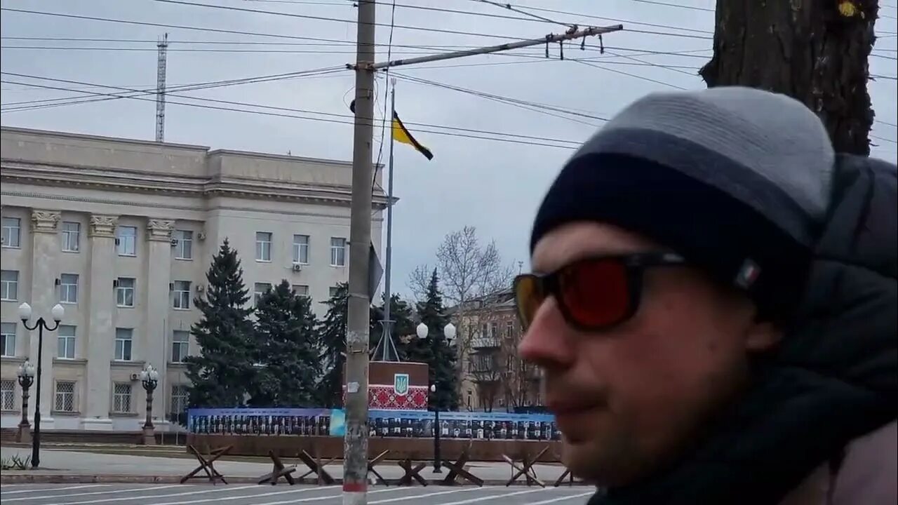 Митинги в захваченных городах украины. Пророссийский митинг в херсоне. Херсон площадь свободы сейчас. Жители херсона. Херсон на сегодняшний день.