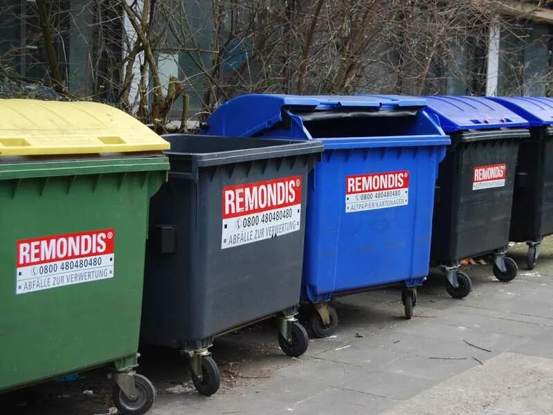 Контейнер для крупногабаритного мусора во дворе. Контейнеры для сортировки мусора. Black garbage bags 240 ltr. Контейнер для мусора. Ведро efor metal 825, 27 л.