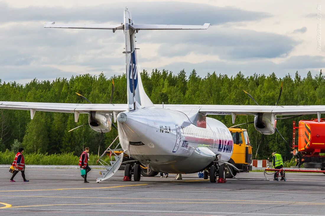 Аэропорт ханты мансийск сайт. Ханты Мансийский аэропорт. Аэропорт в Ханты-Мансийске. Аэропорт Ханты-Мансийск КДП. Ханты-Мансийск аэропорт 1980.