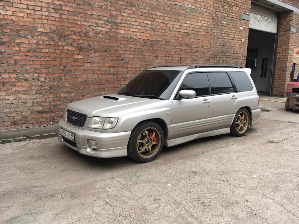 Форестер красноярске купить. Subaru Forester 2000. Субару Forester 2000. Субару Форестер sf5 2000. Субару Форестер 2000г.