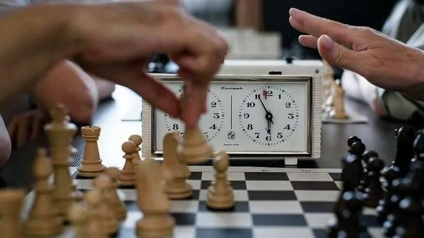 Шахматы красные и белые данько. Мемориал лепихина шахматы. Игра в шахматы эстетика. Мемориал лепихина шахматы. Мемориал лепихина шахматы.