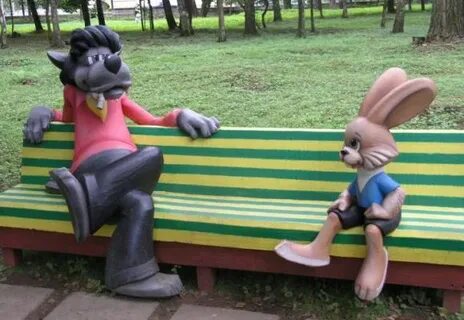 Сказочные герои гуляют по городу