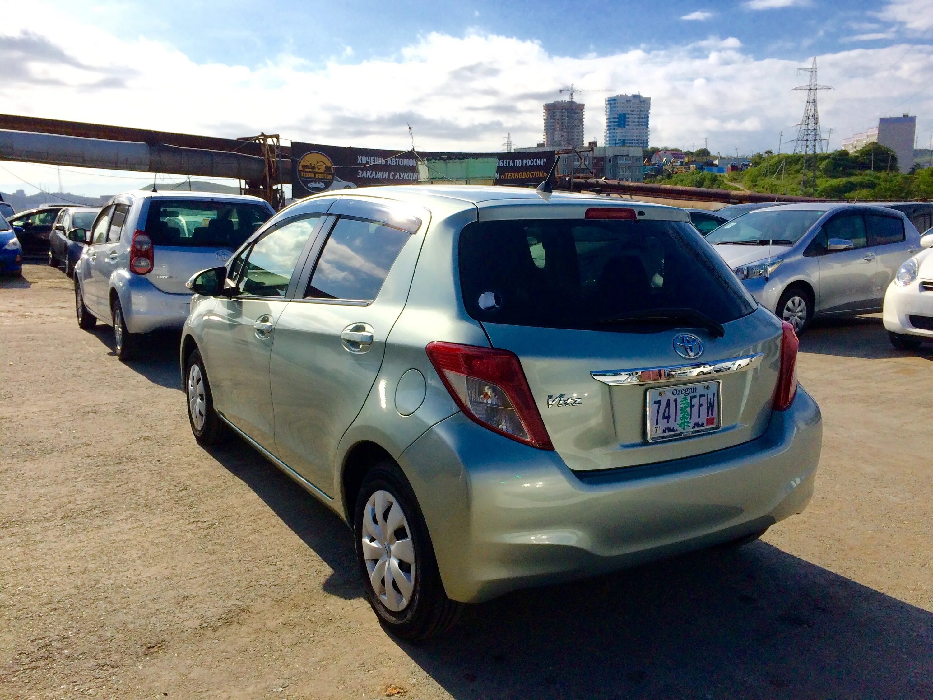 Тойота Витц 2013. Toyota Vitz 2013. Зеленый Витц Тойота. Тойота Витц машина 2013. Авто без птс япония