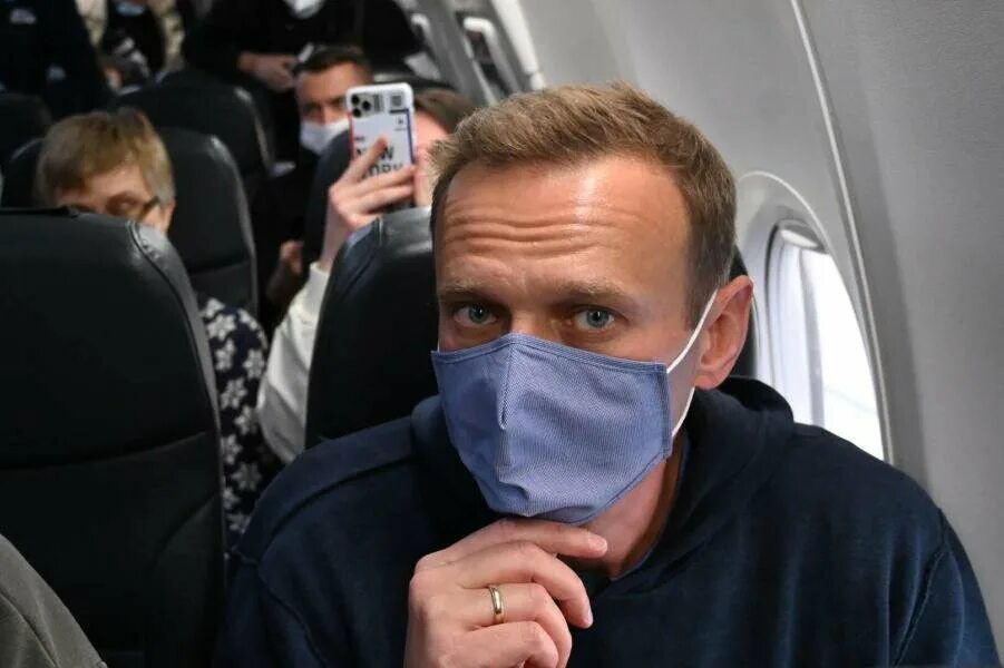 Навального видео показать. Навальный 2021. Навальный в Шереметьево.