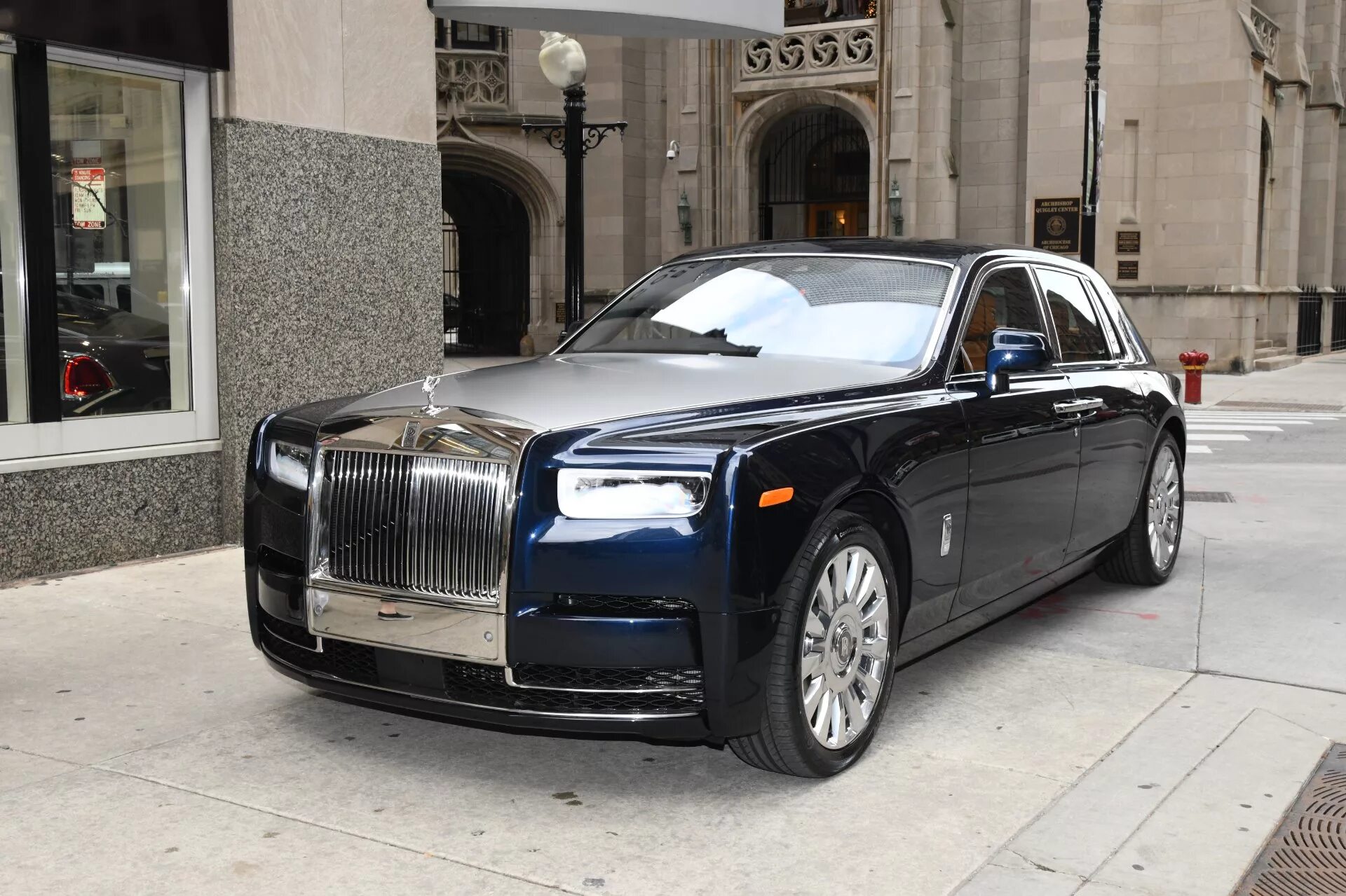 Авто роллс. Роллс Ройс 2019. Rolls Royce 2021 Phantom двухдверный. Rolls Royce Phantom 2019. Rolls Royce Phantom 2020.