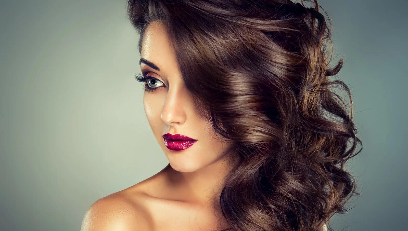 салонный макияж. макияж прическа маникюр. макияж и маникюр. профессиональный макияж. причёски для девушек.