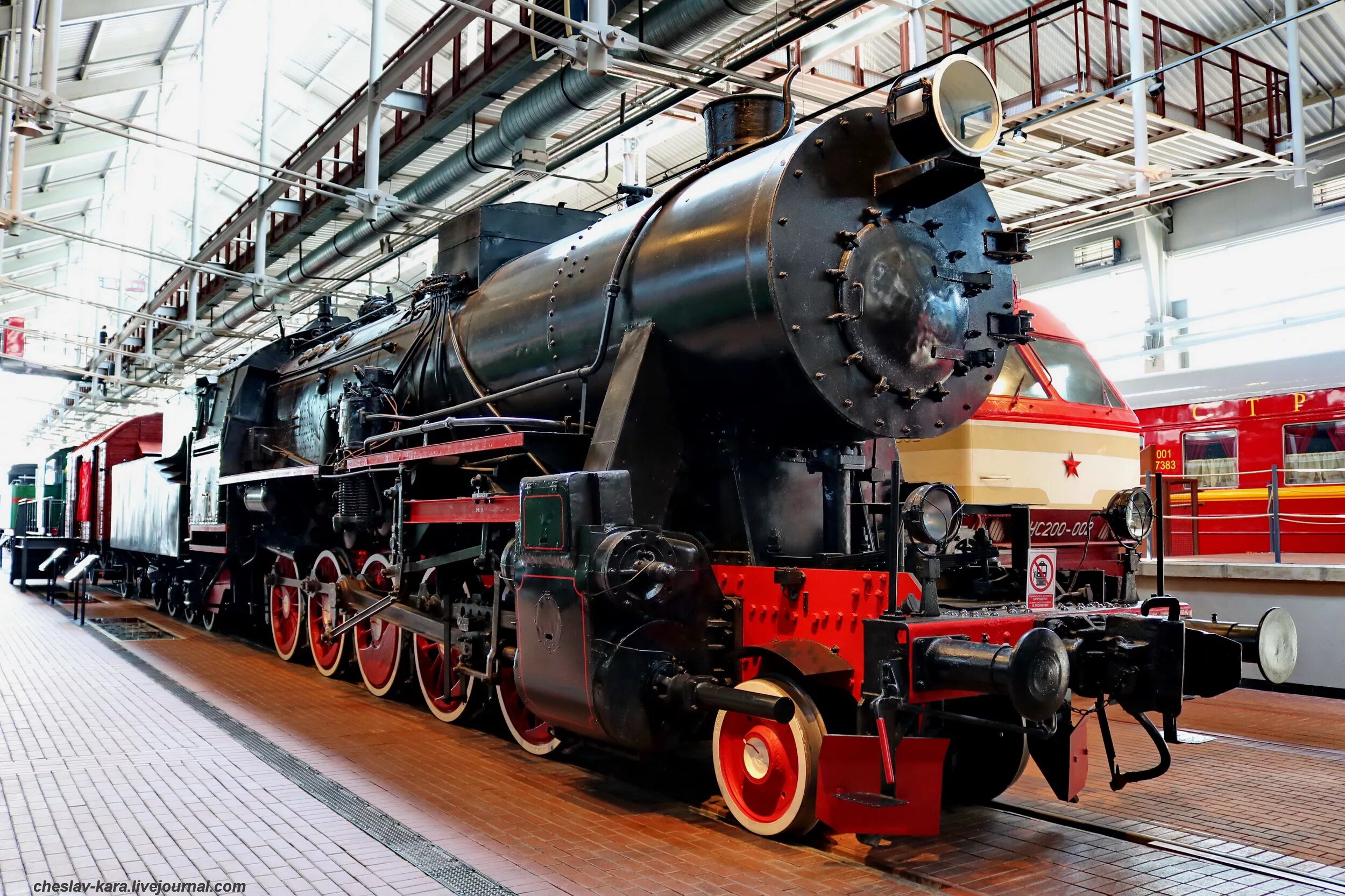 паровозное депо подмосковная. паровоз вп4-1425. старый советский паровоз. паровоз вид спереди. паровозов часы работы.