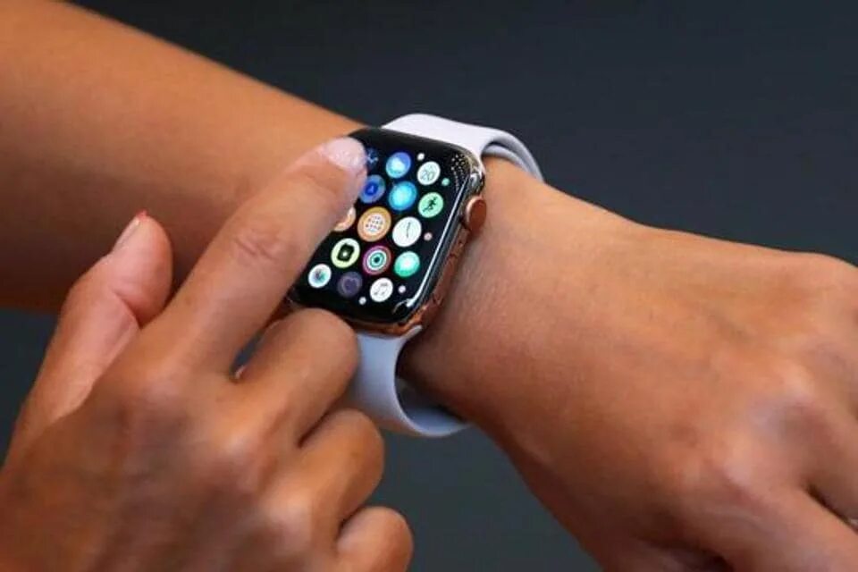 Часы apple series 8. Эпл вотч 8. Айфон 13 и эпл вотч. Apple watch Series 8. Apple watch 8 45mm.