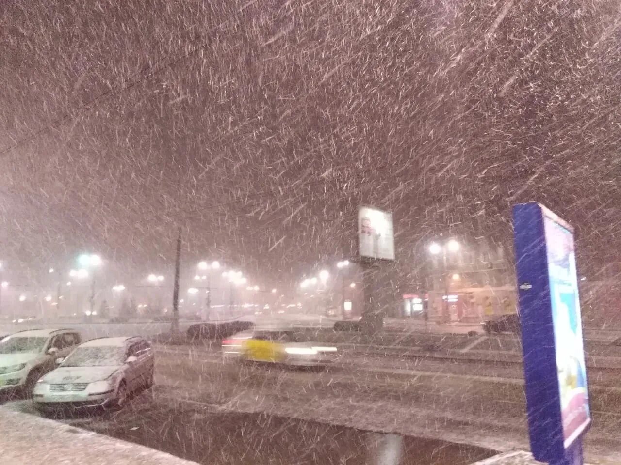 Пермь снежный коллапс. Снегопад в Перми. Сильный ливневый снег. Сильный снегопад в Перми. Сильный снег ночью