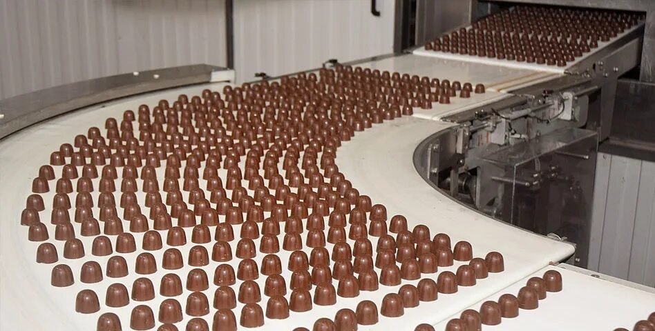 Купить фабрику шоколадных конфет. Шоколадная фабрика. Фабрика шоколада. Конфеты шоколадные на конвейере. Шоколадная фабрика г.