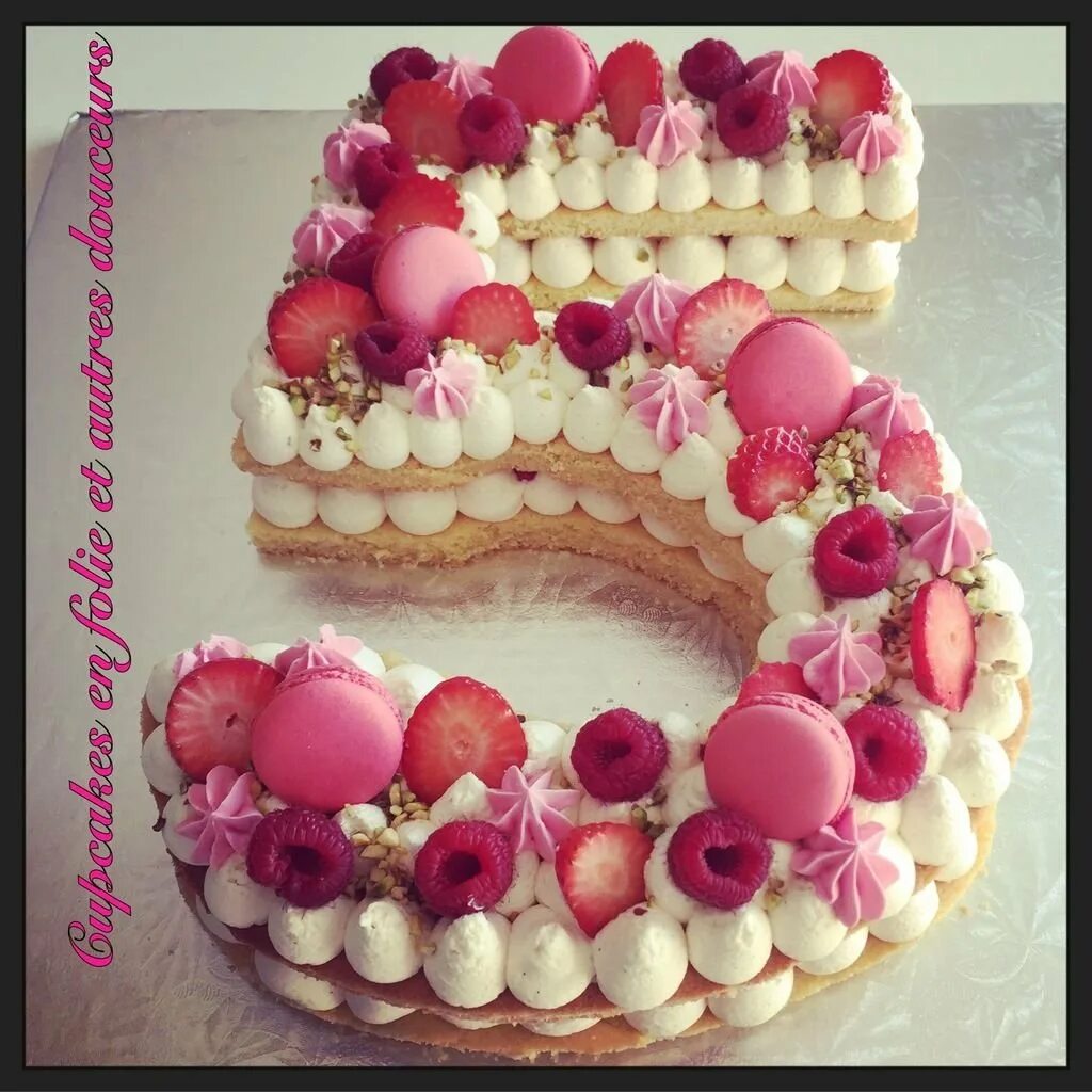 Торт для девочки 5 лет кремовый. Торт цифра 5. Торт цифра 5 для девочки. Торт цифра 5 для девочки. Торт в виде цифры 5 для девочки.