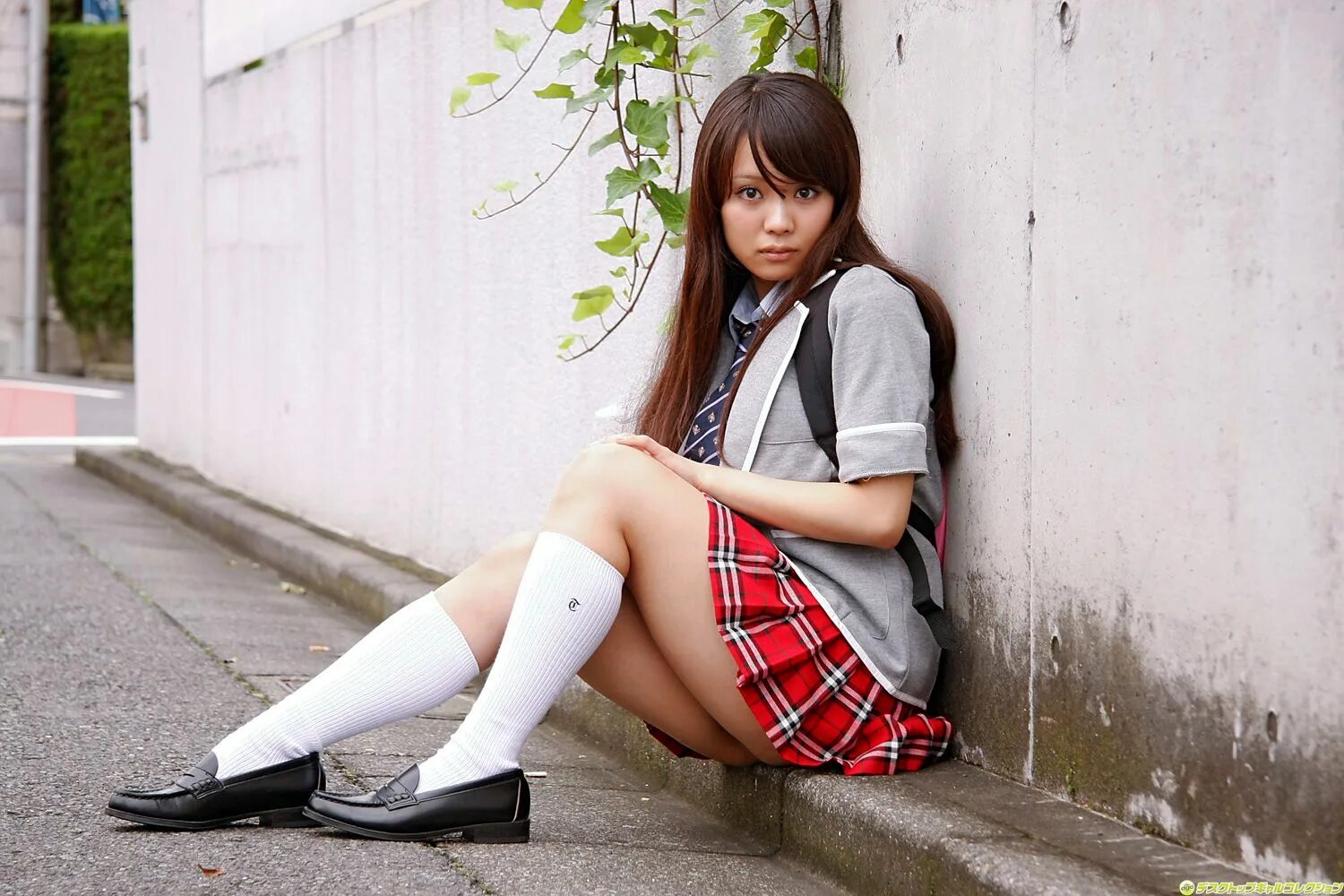 Японские пятиклассницы. Japanese schoolgirls videos. Азиатки в школьной форме. Школьная форма в японии. Japanese schoolgirls videos.
