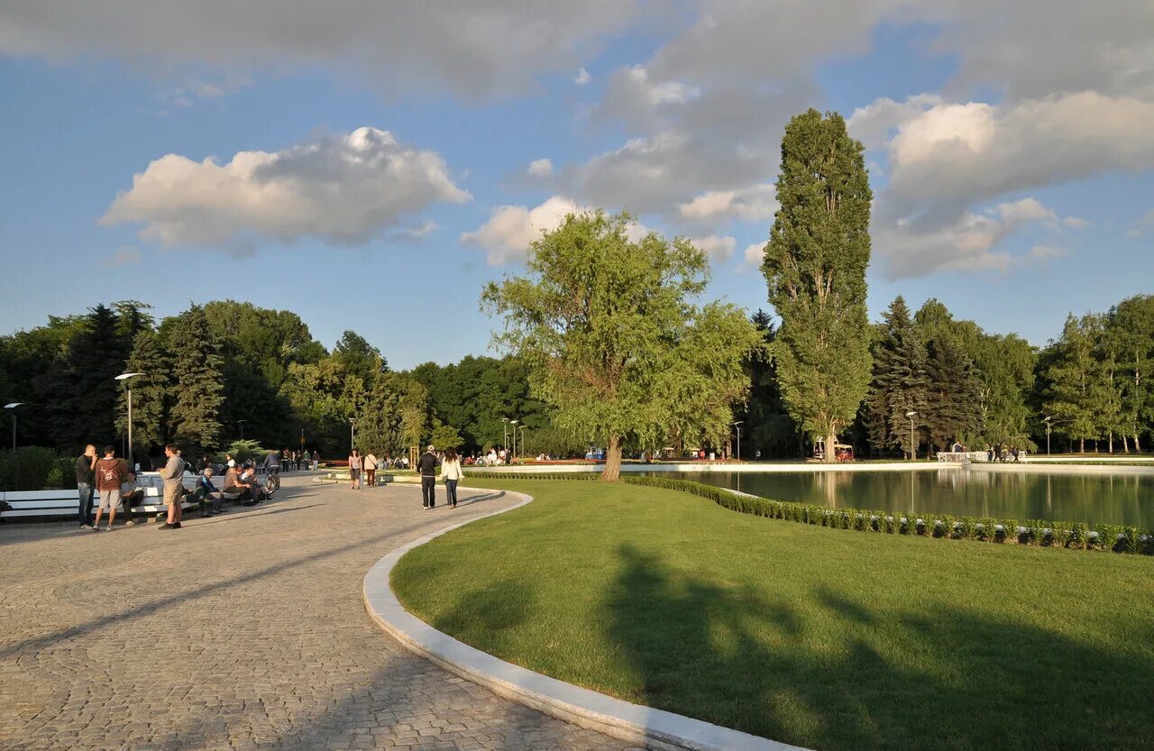 Park in. Южен парк София. Южный парк София Болгария. Болгария София парки. Камель парк Болгария.